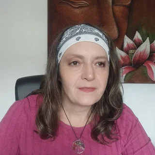 Luisa Corral - Practicante de Reiki Delfín y Coach Holística Certificada